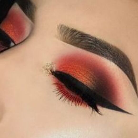 MAC Matte Eyeshadow in Haute Sauce (Intense Brick Red) - Picture 7 of 15